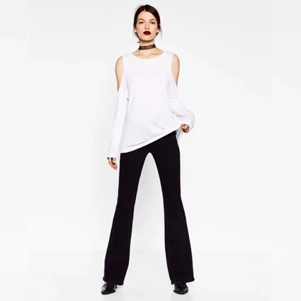 ✨Top With Shoulder Openings✨